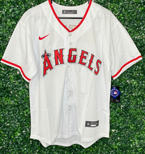 Load image into Gallery viewer, Mens Shohei Ohtani Los Angeles Angels #17 White Jersey
