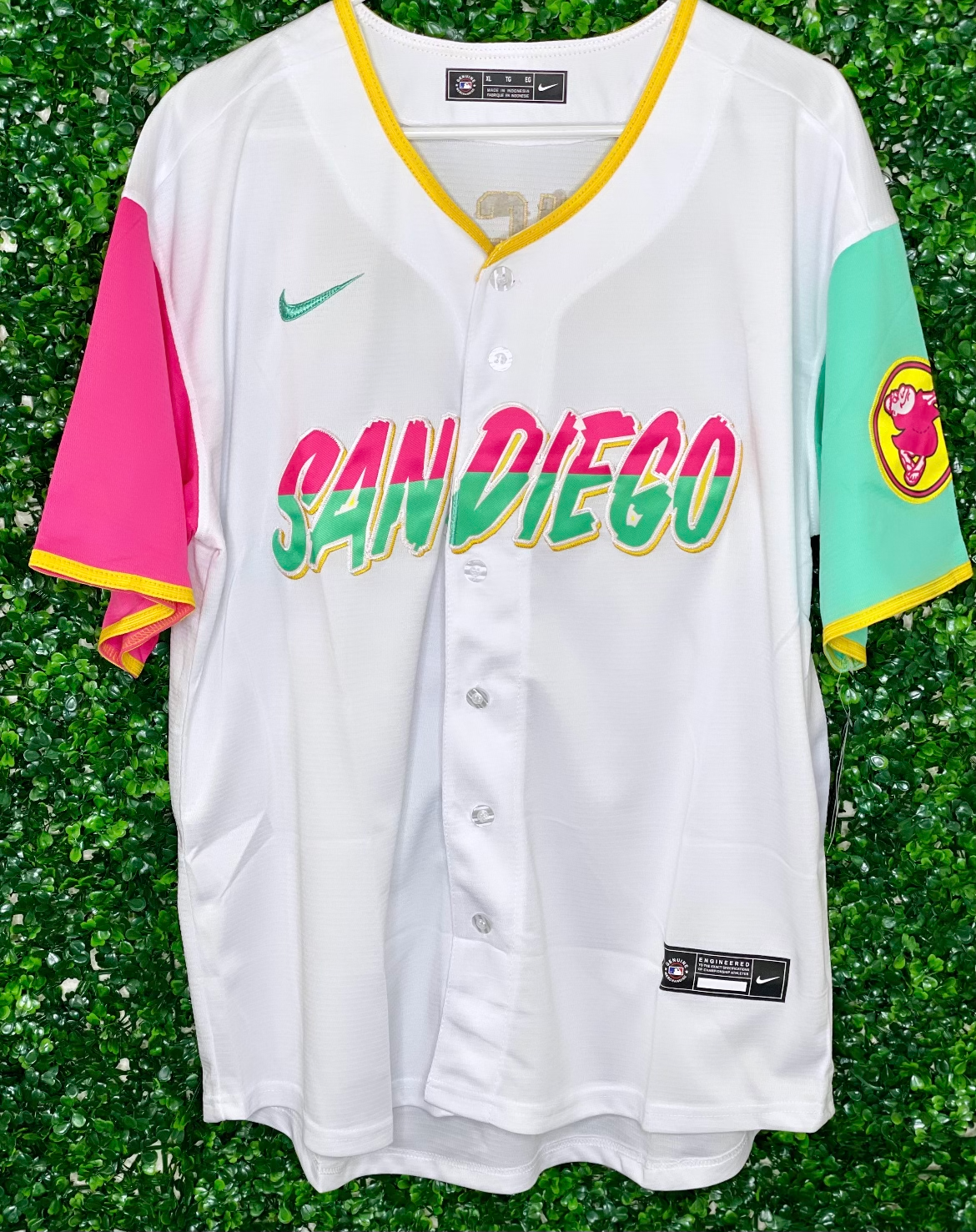 padres white and pink jersey