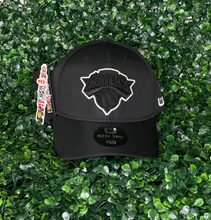 Load image into Gallery viewer, NEW YORK KNICKS ALL BLACK SNAP BACK
